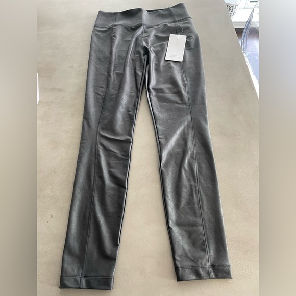 BNWT Athleta Delancey Gleam Tight - Black - size Medium - Picture 3 of 4